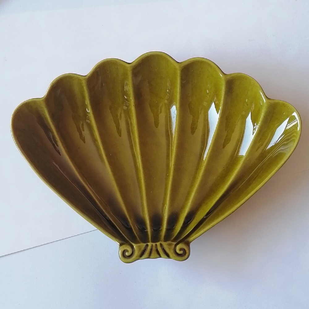 Vintage MCM Avocado Olive Green Ribbed Shell Trinket Candy Dish Calif USA L70